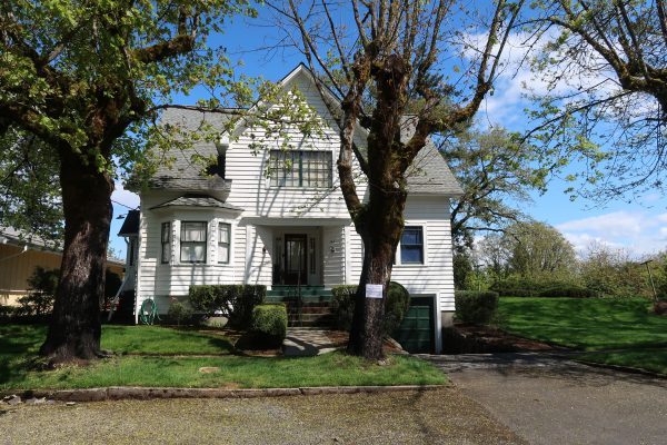 Twilight Swan House Airbnb