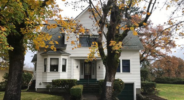 Twilight Swan House Airbnb