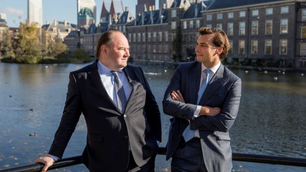 Henk-Otten richt nieuwe partij op en neemt twee FvD senatoren mee