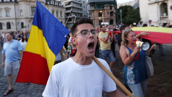 roemenië-roemenen-protest-moord-meisje