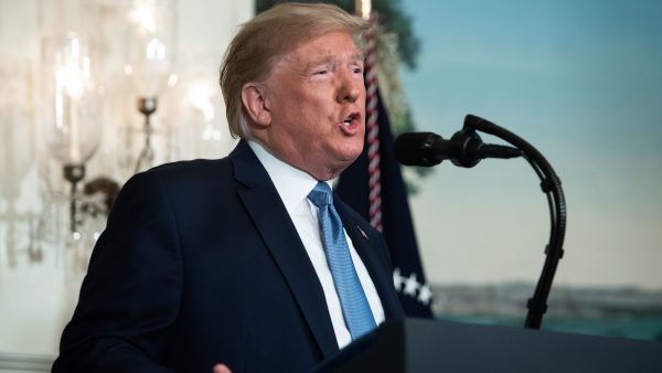 Trump wil toezicht op social media: 'Zo sporen we mogelijke schutters op'