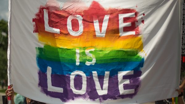 Homostel uitgescholden en bespuugd in Uber na Pride Amsterdam
