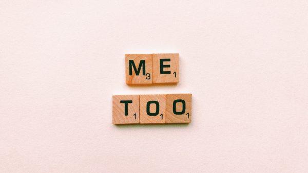Vrouw (49) geboren uit verkrachting wil biologische vader aanklagen