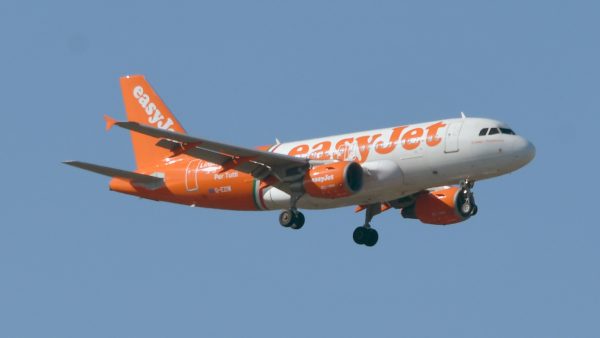 Vliegmaatschappij easyJet onder vuur na geplaatste foto stoelen zonder leuning