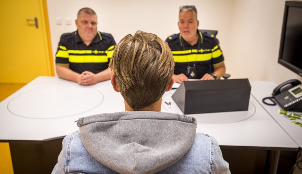 minderjarige crimineel pittig gesprek