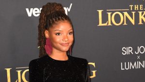 Thumbnail voor 'Kleine Zeemeermin'-actrice Halle Bailey schudt kritiek van zich af