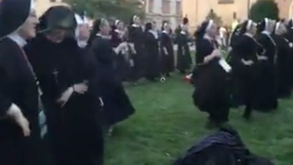Dansende nonnen - Polen