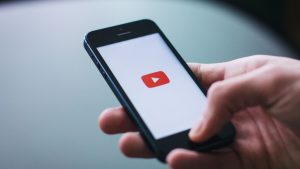 Thumbnail voor Vijf LGBT-videomakers klagen YouTube aan wegens discriminatie