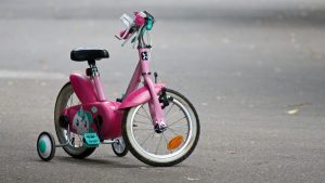 Thumbnail voor Kleuter die alleen door A'dam fietste herenigd met ouders
