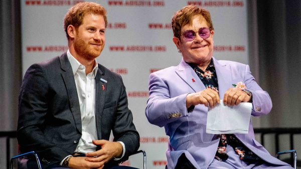 Elton John komt op voor Harry en Meghan