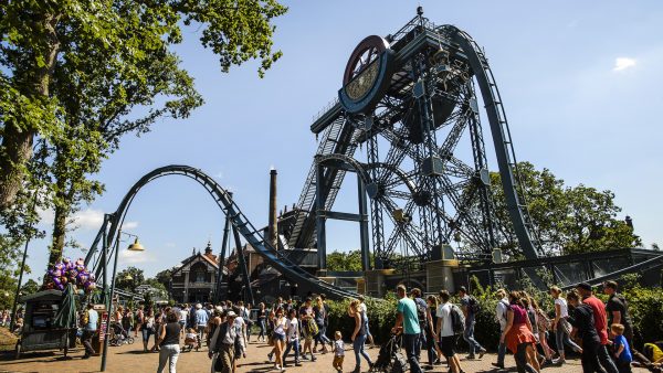 Attractie Baron 1898 Efteling staat uur stil op hoogste punt