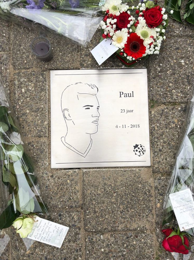 Gedenksteen voor Paul op de plek waar hij is overleden