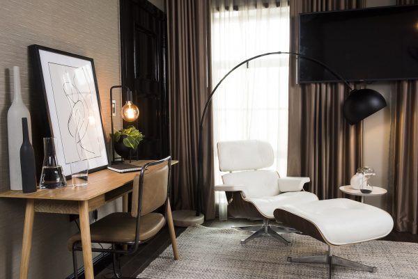 Hotels.com Minimalist v Maximalist, So extra Vs Co Chic Suite