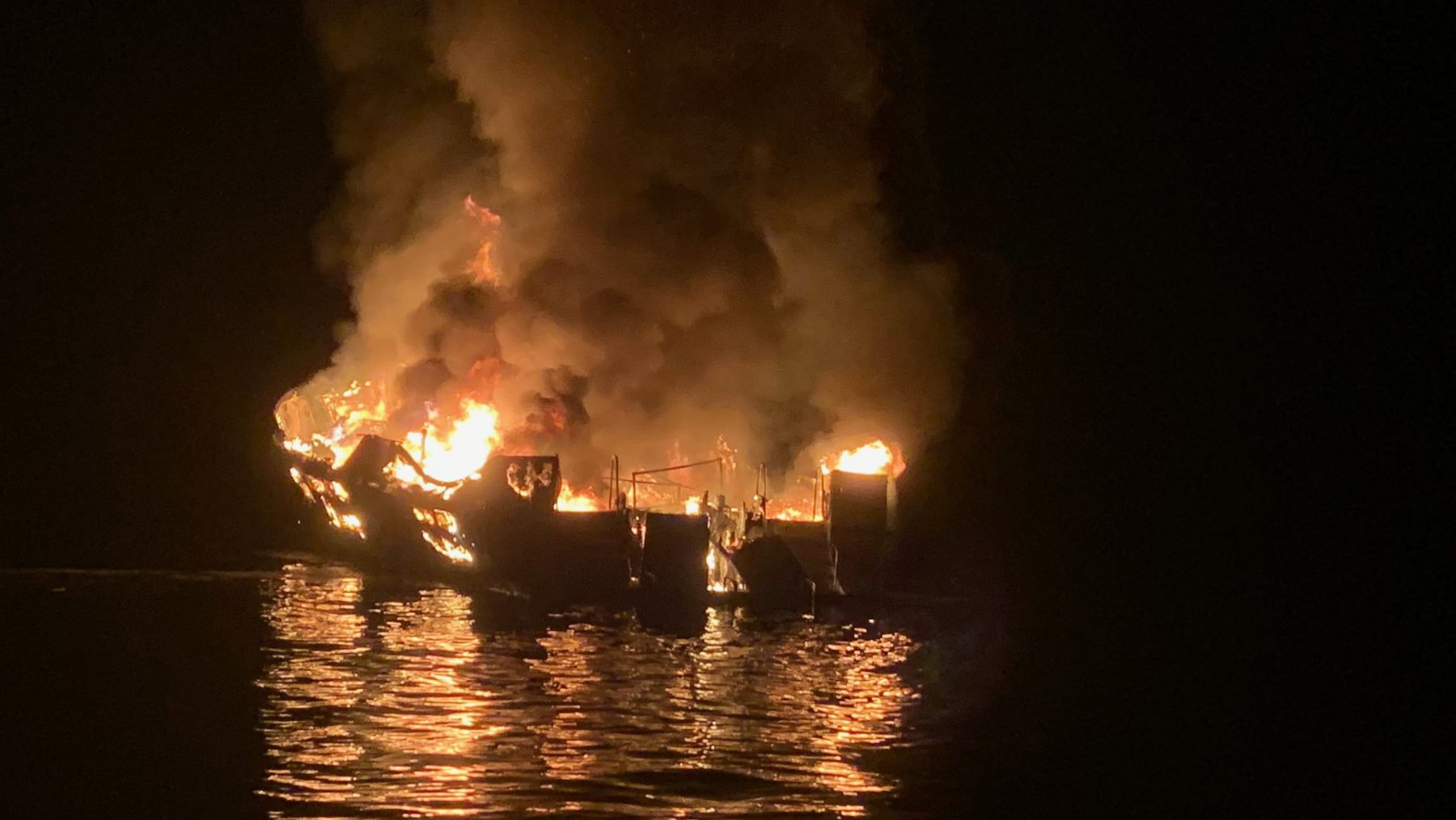 Vermisten en 'zeker 25 doden' bij grote scheepsbrand Californië