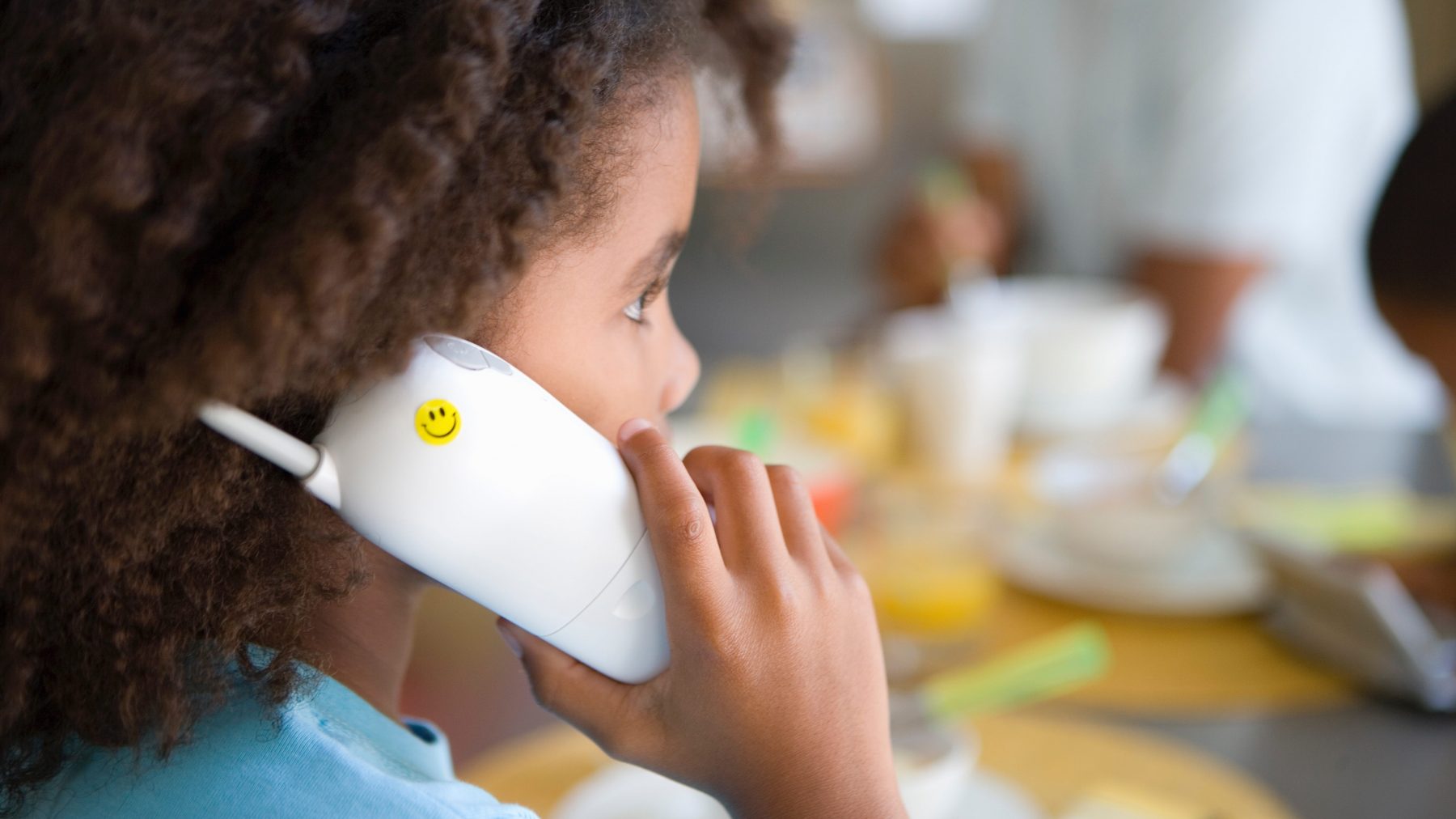 De Kindertelefoon bestaat veertig jaar, hing jij ooit ook aan de lijn? LINDA.nl