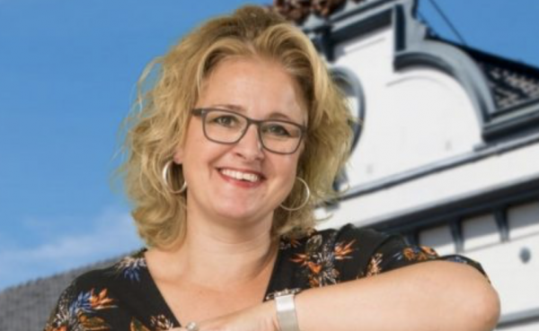 Mandy (44) was laaggeletterd, en verzon bij voorlezen eigen verhaal