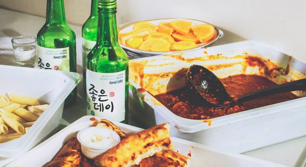 mannen laten eten over