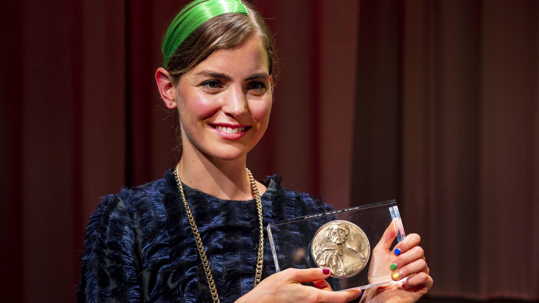 Belangrijkste toneelprijzen naar Ramsey Nasr en Hannah Hoekstra - LINDA.nl