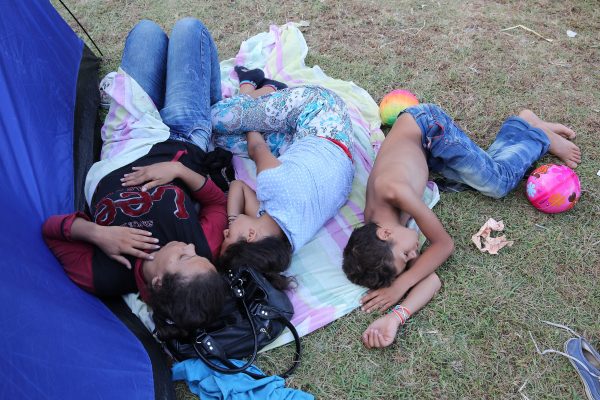 lesbos-vluchtelingen-kamp-hulpverleners