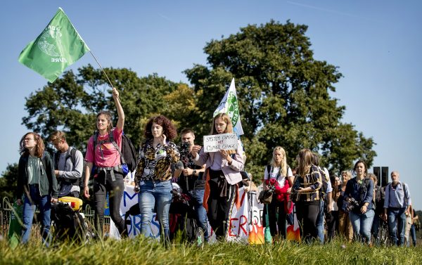 Scholieren beginnen aan dagenlange Klimaatmars