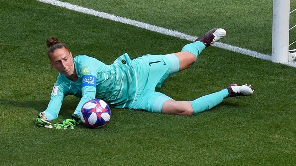 Sari van Veenendaal beste keeper van de wereld