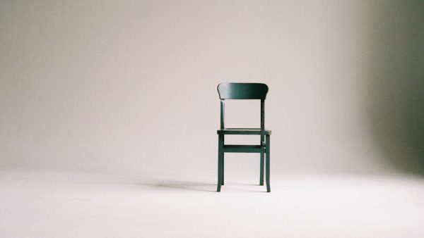 Indrukwekkend gezicht: 150 lege stoelen in Tilburg voor elke De lege stoel' 28 september in Tilburg NUL Verkeersdoden