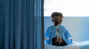 Thumbnail voor Waarom euthanasie (nog) geen optie is voor ongeneeslijk zieke kinderen