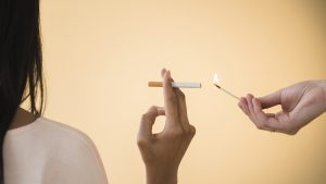 Thumbnail voor Dit nieuwe onderzoek toont aan dat het nooit te laat is om te stoppen met roken