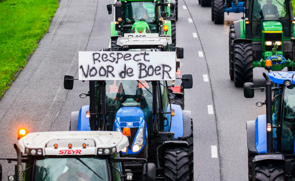 Defensie zet wegen af zodat boeren Binnenhof niet kunnen bereiken