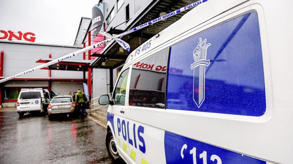 Student met zwaard doodt vrouw op school in Finland