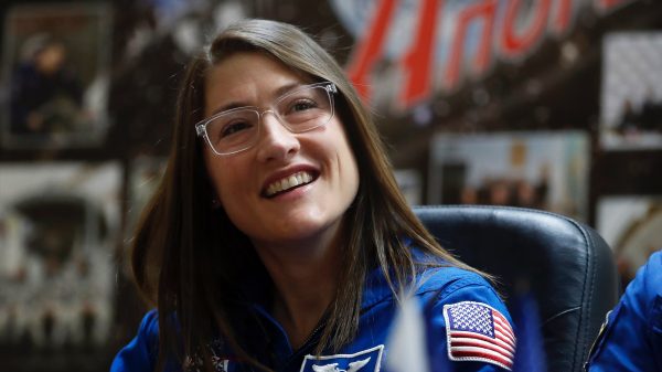 Vrouwelijke astronauten maken eerste ruimtewandeling zonder mannen