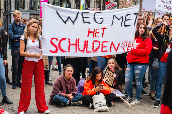 Schulden: studenten lenen steeds vaker en steeds meer