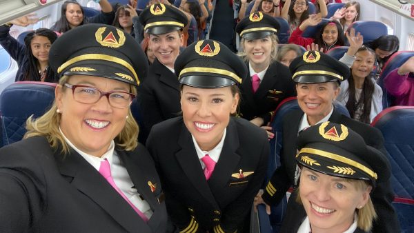 Geheel vrouwelijke crew vrouwen piloot