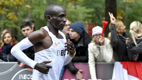 Eliud Kipchoge loopt als eerste mens marathon onder de twee uur
