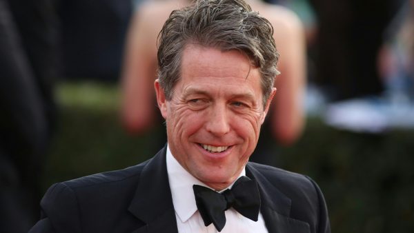 hugh grant vindt geluid in bioscoop te hard the jokerpsd