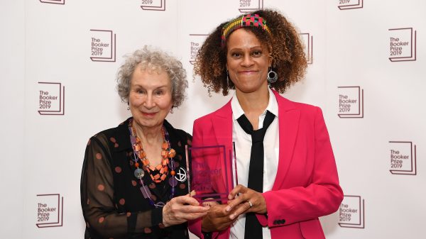 Man Booker Prize voor Atwood en Evaristo