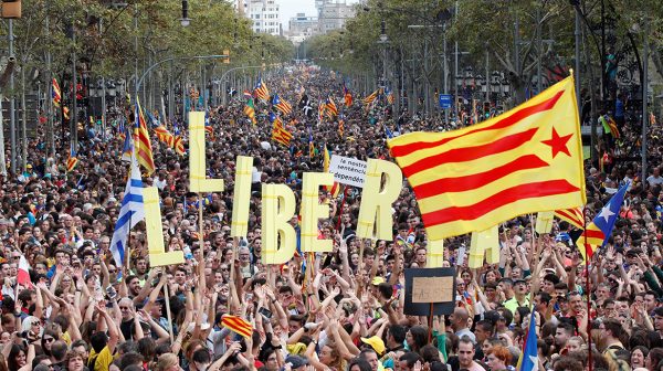 Maar liefst tweehonderd gewonden door rellen in Catalonië Spanje
