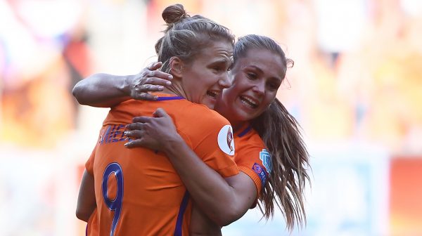 OranjeLeeuwinnen Miedema, Martens en Van Veenendaal genomineerd voor voetbalprijs 'Ballon d'Or'