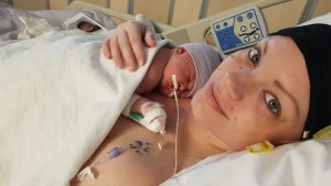 Thumbnail voor Maaike had baarmoederhalskanker tijdens haar zwangerschap: 'Ik bleef positief'