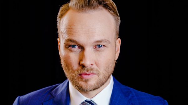 Kinderen-willen-massaal-shirt-van-Arjen-Lubach-voor-staking