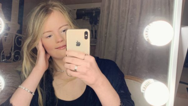Céline deelt op Instagram hoe leven van zus met downsyndroom eruit ziet