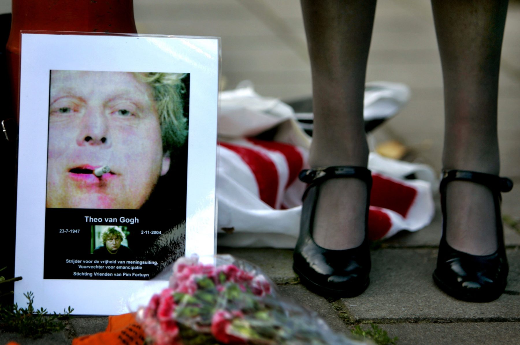 Zestien jaar na de moord op Van Gogh: een terugblik in foto's - LINDA.nl