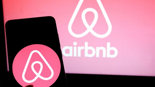 Airbnb-stopt-met-verhuren-huizen-voor-feesten-na-schietpartij