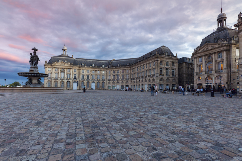 Мигранты во франции. Франция казахстан 8 0. Футболист из уругвая. Национальный фронт франции фото. Вандек гоол.