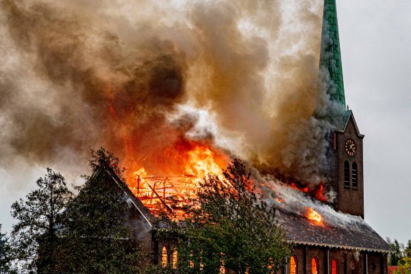 kerk-hoogmade-volledig-afgebrand