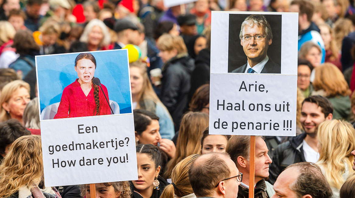 Stakende-leraren-verzamelen-op-de-Dam-in-Amsterdam-voor-protest