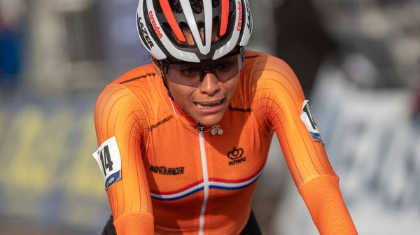 Ceylin-del-Carmen-Alvarado wint goud bij EK veldrijden onder 23 jaar