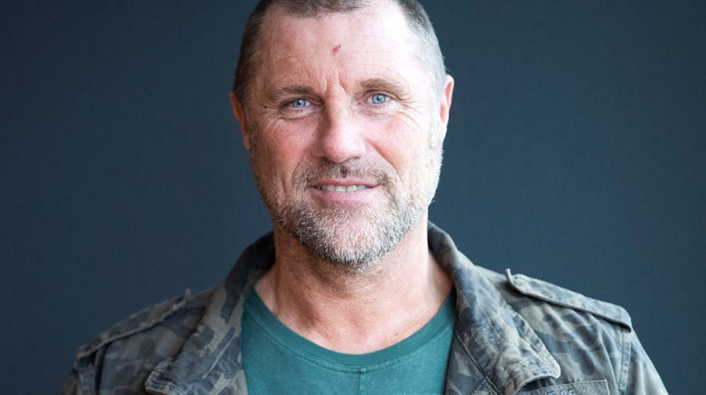 John de Wolf verloofd met vriendin: 'Het moest er een keer van komen