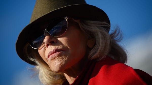 jane-fonda-protest-niet-winkelen-shoppen