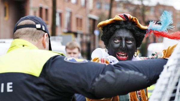 sinterklaasintocht Apeldoorn zwarte piet pegida arrestanten vrijgelaten